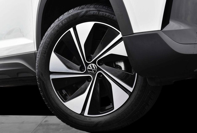 Volkswagen Taos Vehicle Image 03