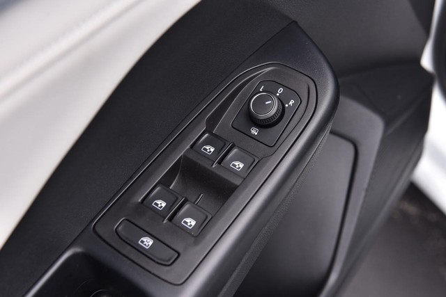 Volkswagen Taos Vehicle Image 08