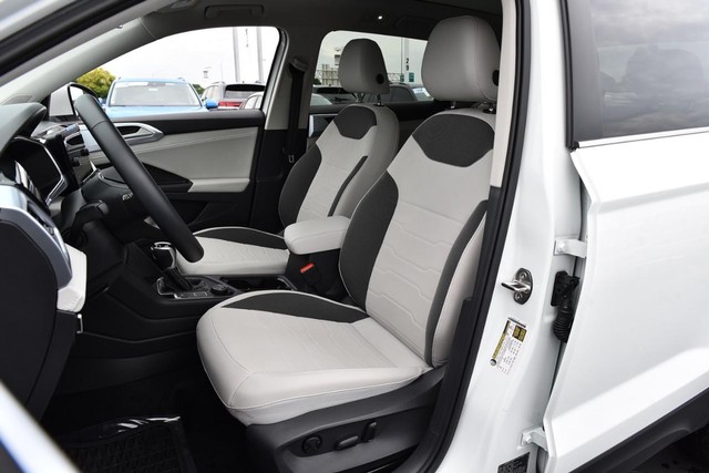 Volkswagen Taos Vehicle Image 20
