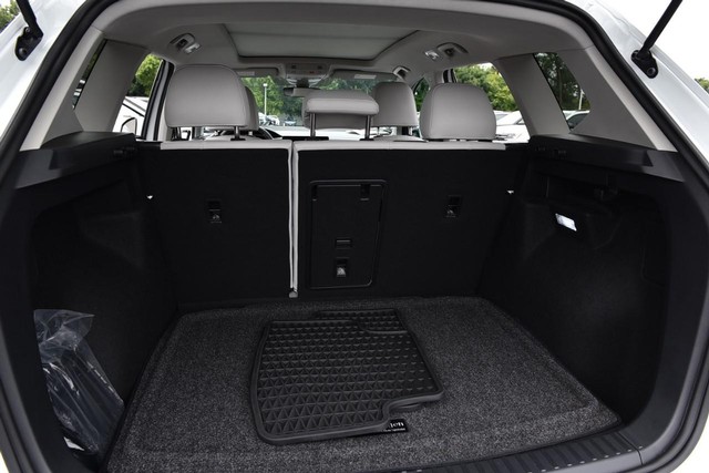 Volkswagen Taos Vehicle Image 26