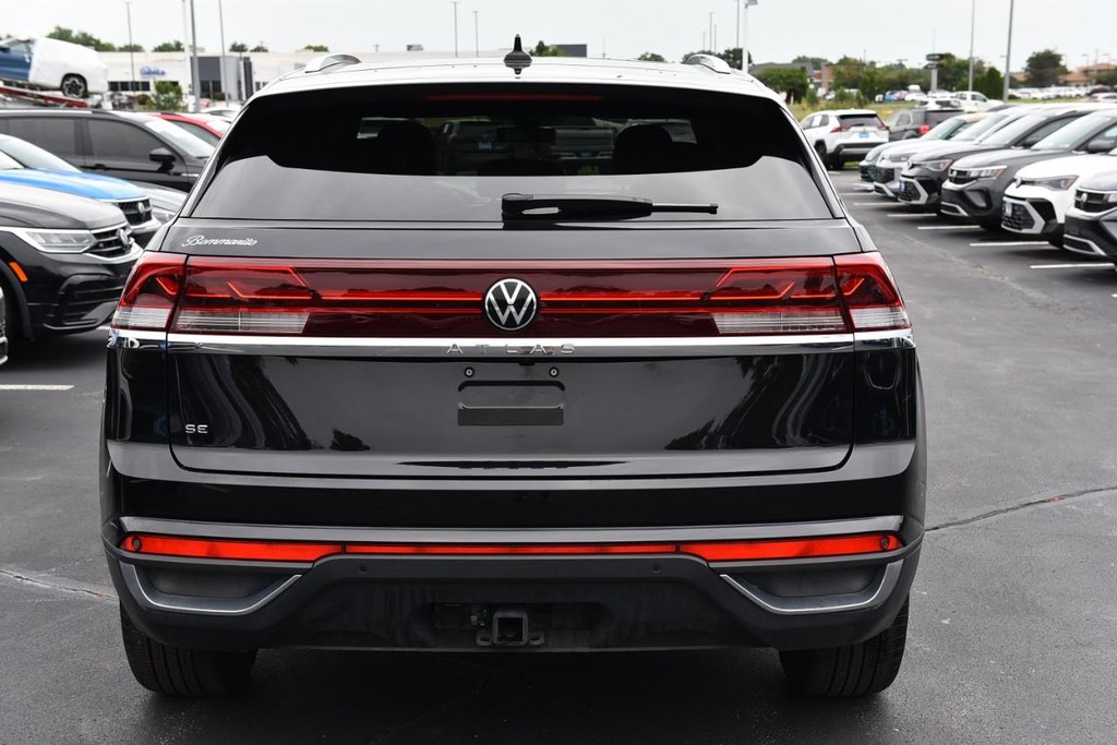 Volkswagen Atlas Cross Sport Vehicle Full-screen Gallery Image 6