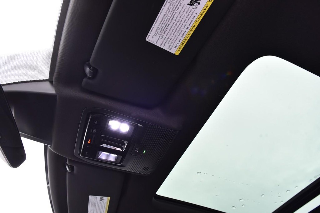 Volkswagen Atlas Cross Sport Vehicle Full-screen Gallery Image 21