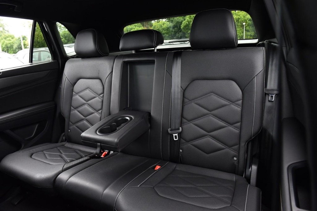 Volkswagen Atlas Cross Sport Vehicle Full-screen Gallery Image 22