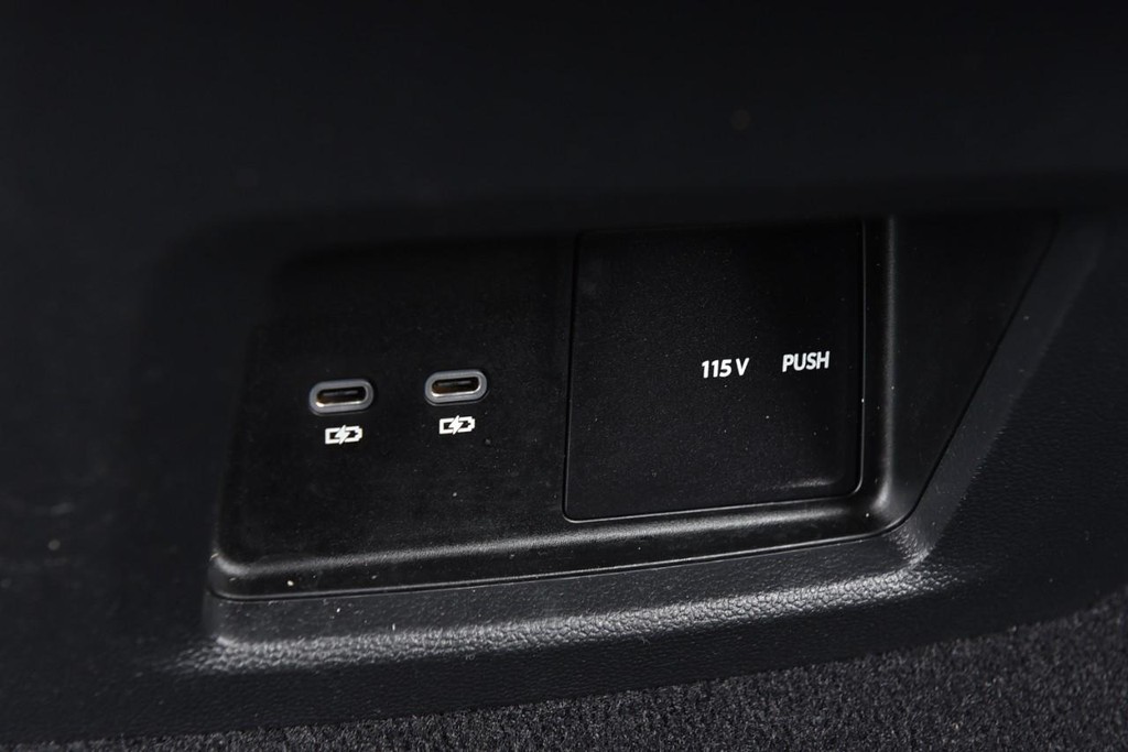 Volkswagen Atlas Cross Sport Vehicle Full-screen Gallery Image 24