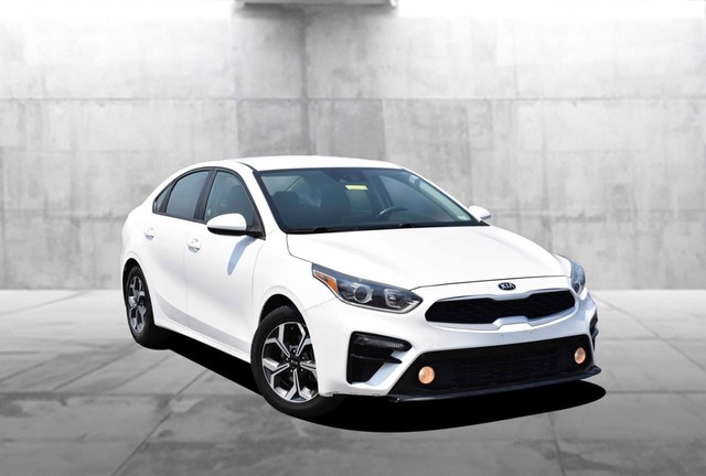 Kia Forte Vehicle Image 02