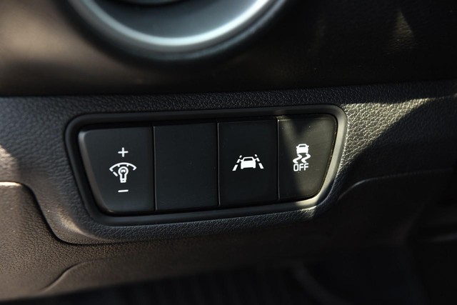 Kia Forte Vehicle Image 09