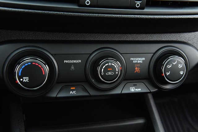 Kia Forte Vehicle Image 13