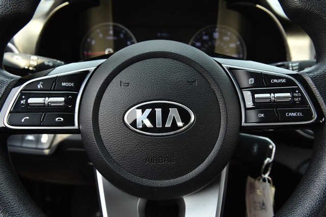 Kia Forte Vehicle Image 16