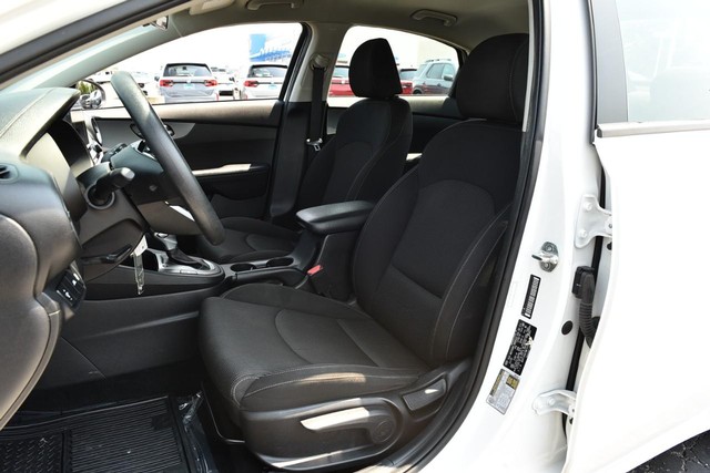 Kia Forte Vehicle Image 17