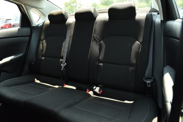 Kia Forte Vehicle Image 19