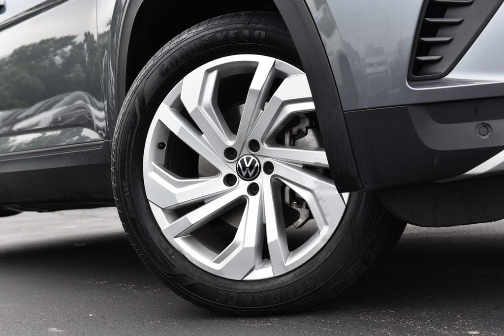 Volkswagen Atlas Vehicle Full-screen Gallery Image 3