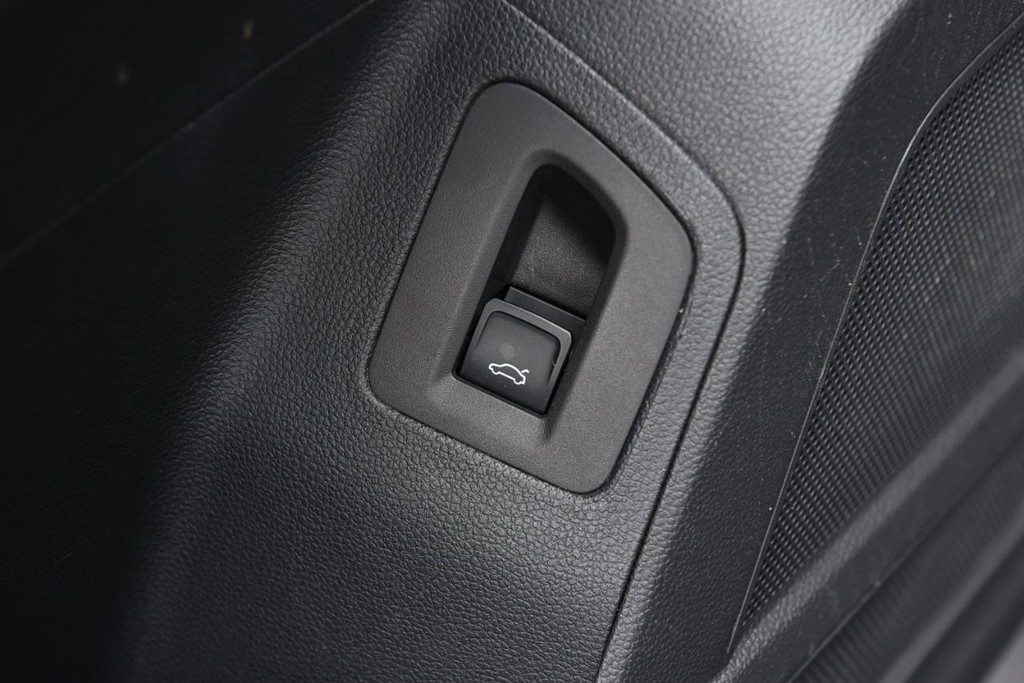 Volkswagen Atlas Vehicle Full-screen Gallery Image 9