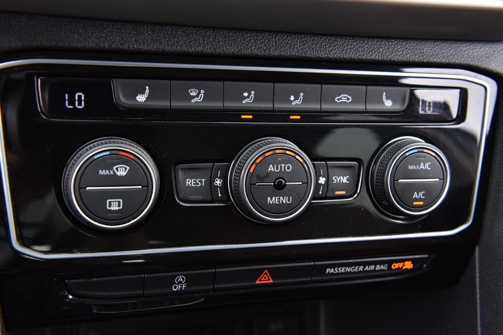 Volkswagen Atlas Vehicle Full-screen Gallery Image 15