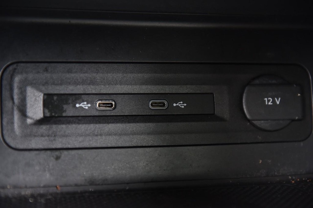 Volkswagen Atlas Vehicle Full-screen Gallery Image 16