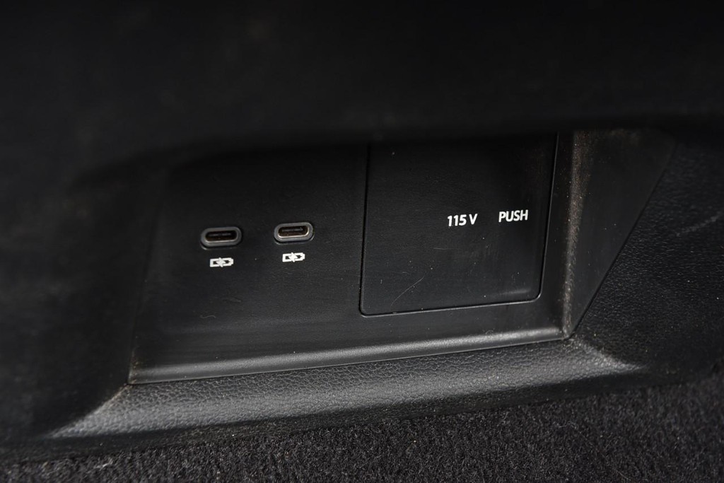 Volkswagen Atlas Vehicle Full-screen Gallery Image 24