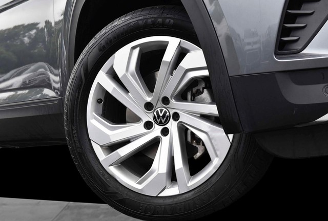 Volkswagen Atlas Vehicle Image 03