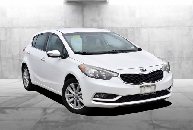 Kia Forte 5-Door Vehicle Image 02