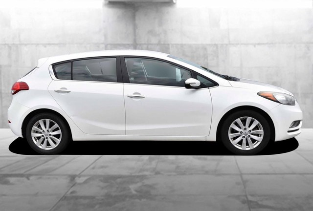 Kia Forte 5-Door Vehicle Image 05