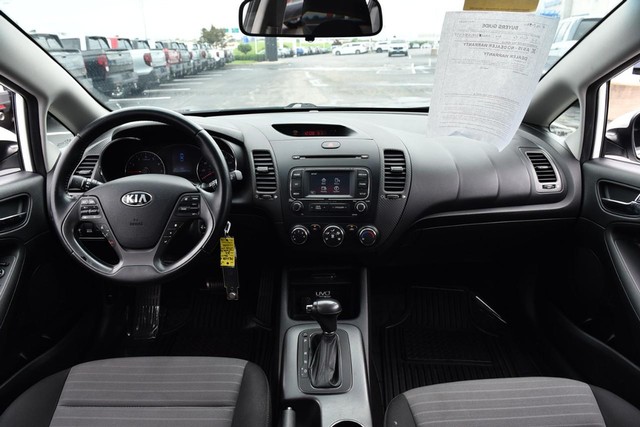 Kia Forte 5-Door Vehicle Image 07