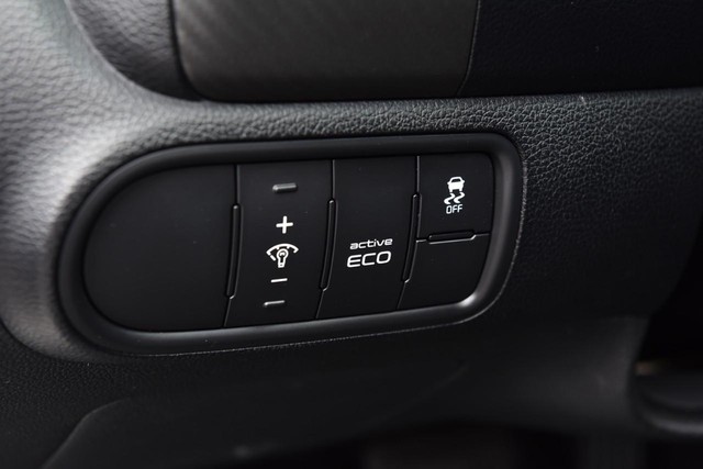 Kia Forte 5-Door Vehicle Image 09
