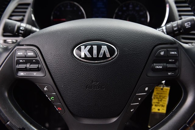 Kia Forte 5-Door Vehicle Image 15