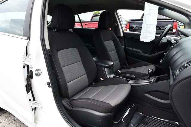 Kia Forte 5-Door Vehicle Image 17