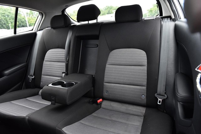 Kia Forte 5-Door Vehicle Image 18