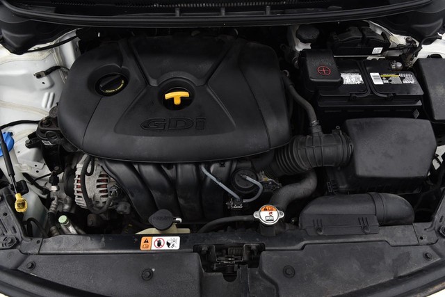 Kia Forte 5-Door Vehicle Image 20