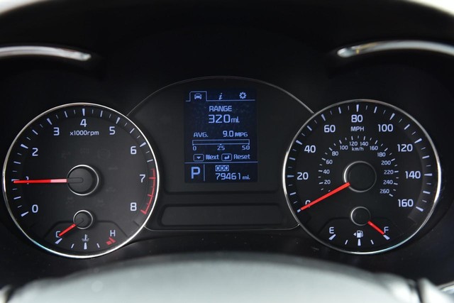 Kia Forte 5-Door Vehicle Image 21