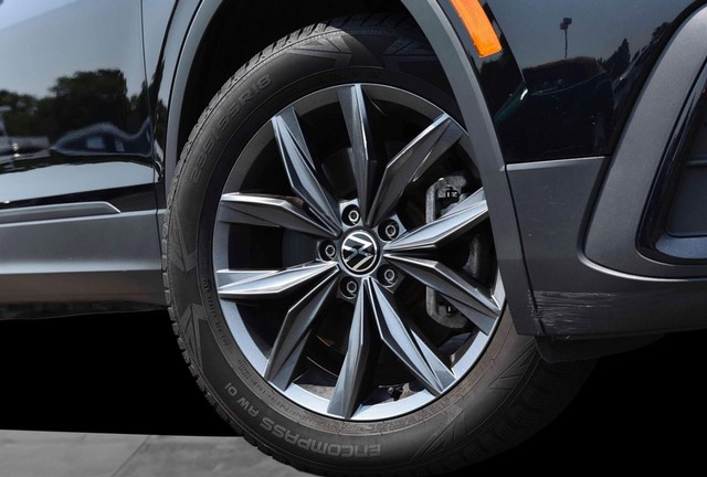 Volkswagen Tiguan Vehicle Image 03