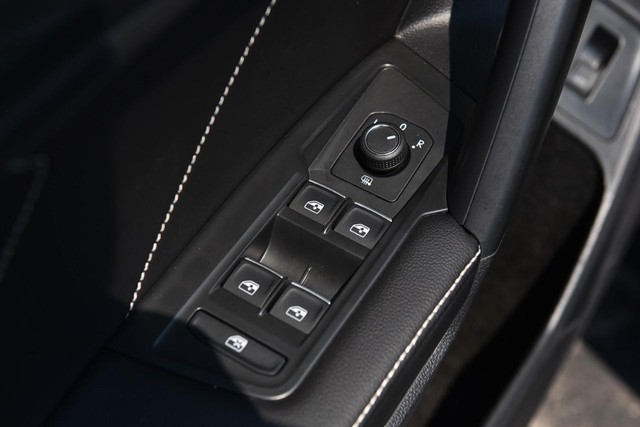 Volkswagen Tiguan Vehicle Image 08