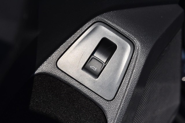 Volkswagen Tiguan Vehicle Image 09
