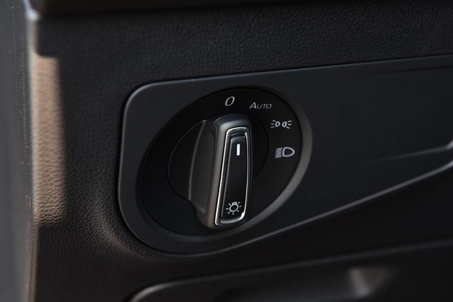 Volkswagen Tiguan Vehicle Image 11