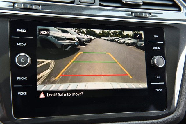Volkswagen Tiguan Vehicle Image 13