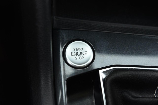 Volkswagen Tiguan Vehicle Image 17
