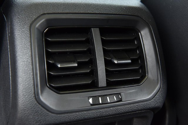 Volkswagen Tiguan Vehicle Image 23