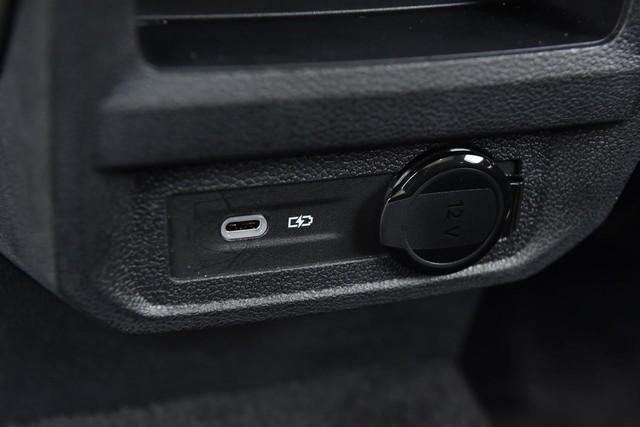 Volkswagen Tiguan Vehicle Image 24