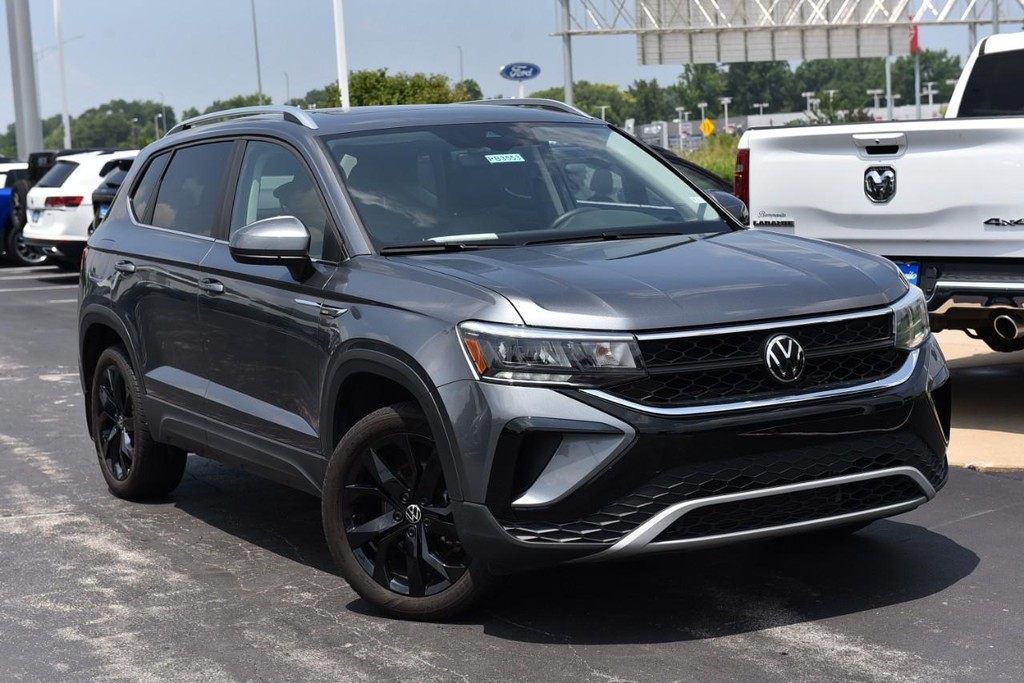 Volkswagen Taos Vehicle Full-screen Gallery Image 2