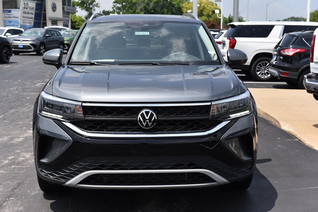 Volkswagen Taos Vehicle Full-screen Gallery Image 4