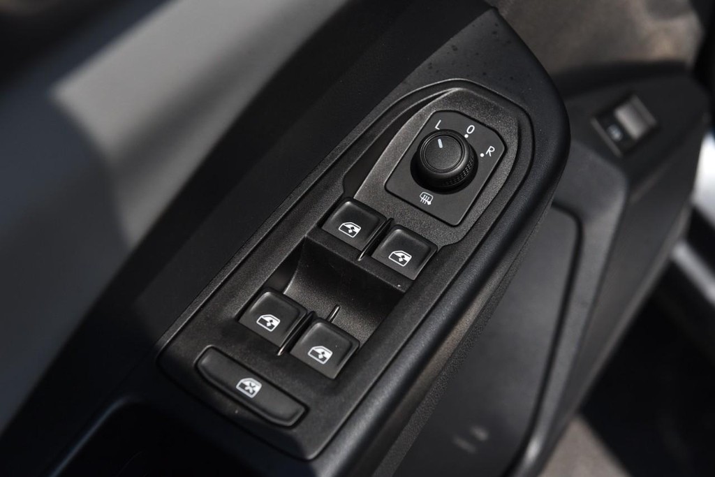 Volkswagen Taos Vehicle Full-screen Gallery Image 8