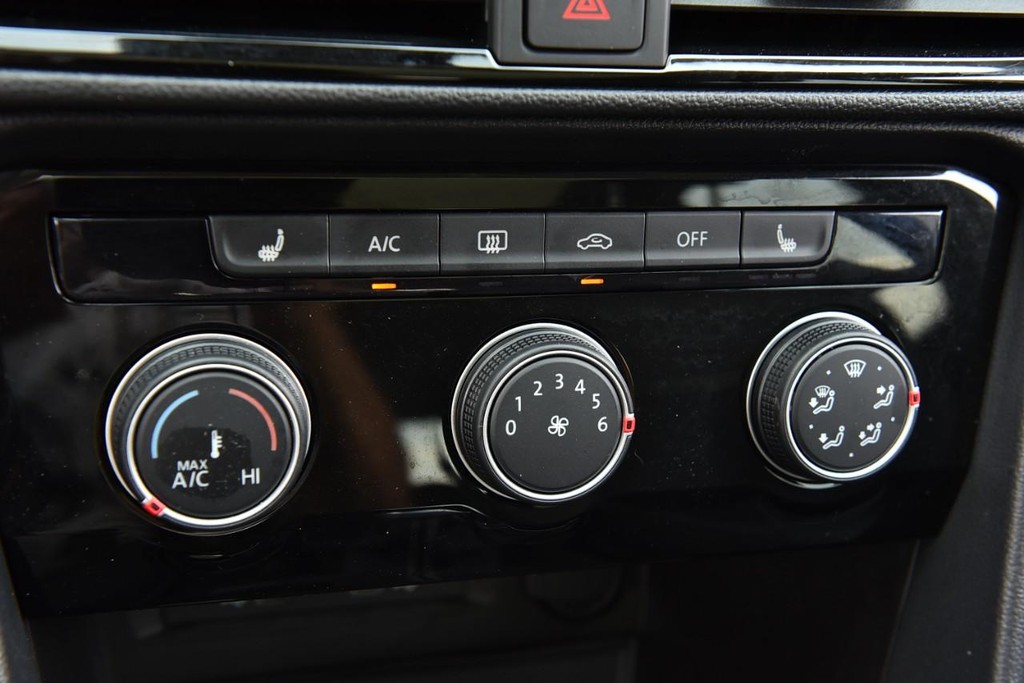 Volkswagen Taos Vehicle Full-screen Gallery Image 14