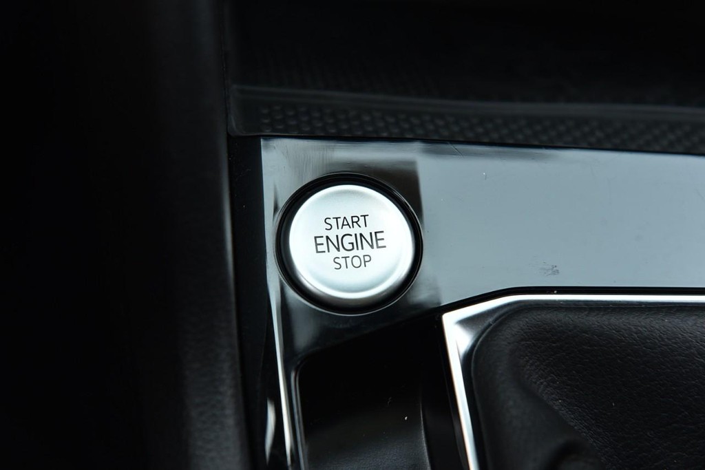 Volkswagen Taos Vehicle Full-screen Gallery Image 16