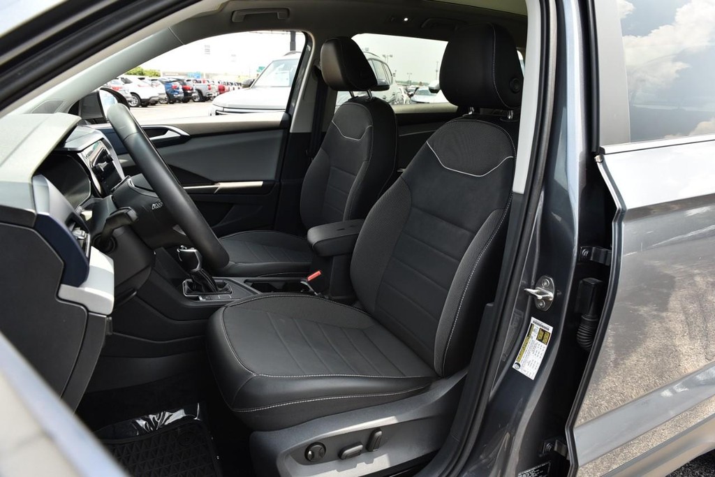 Volkswagen Taos Vehicle Full-screen Gallery Image 18