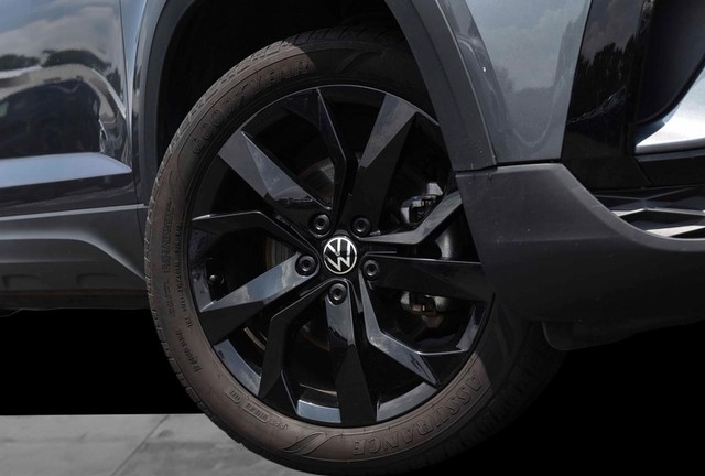 Volkswagen Taos Vehicle Image 03