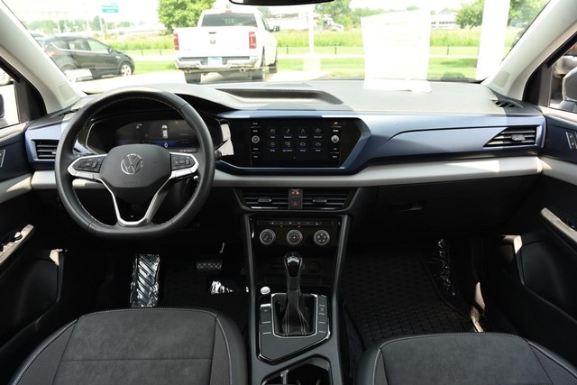 Volkswagen Taos Vehicle Image 07