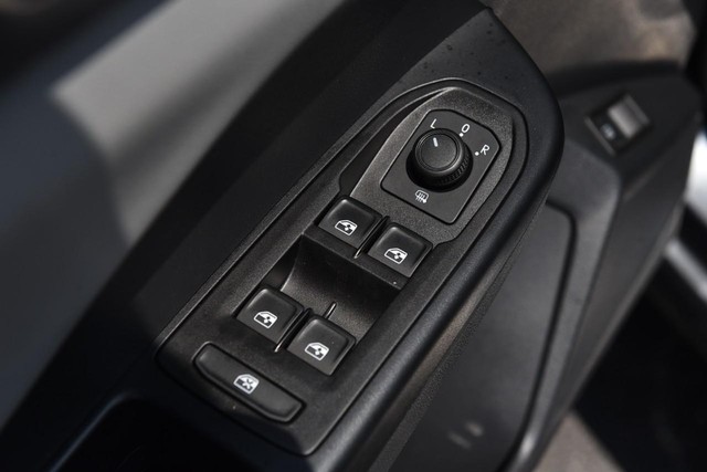 Volkswagen Taos Vehicle Image 08