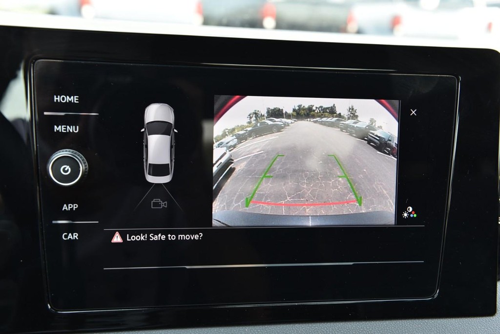 Volkswagen Jetta Vehicle Full-screen Gallery Image 13