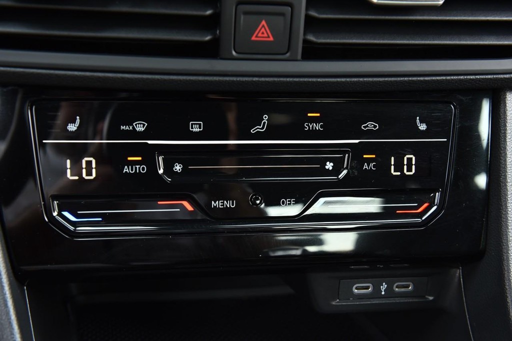 Volkswagen Jetta Vehicle Full-screen Gallery Image 15