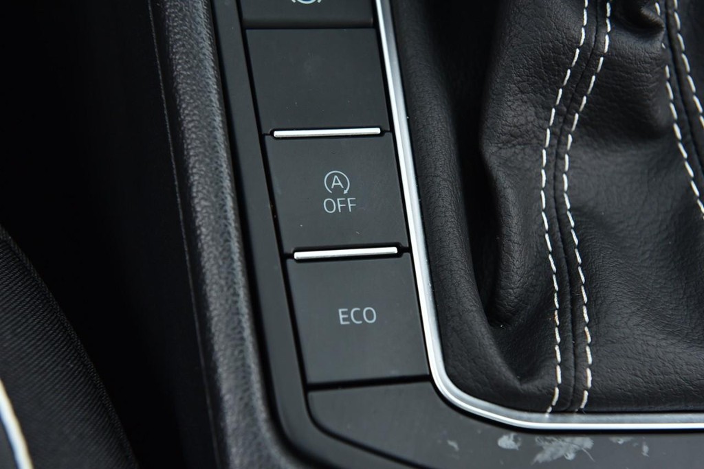 Volkswagen Jetta Vehicle Full-screen Gallery Image 17