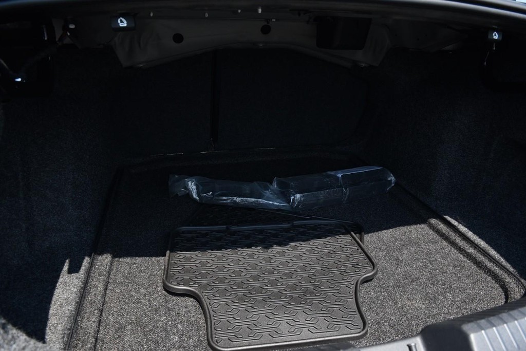 Volkswagen Jetta Vehicle Full-screen Gallery Image 22